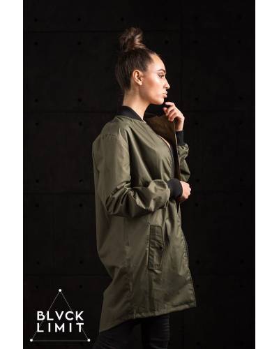 Бомбер женский удлиненный зеленый