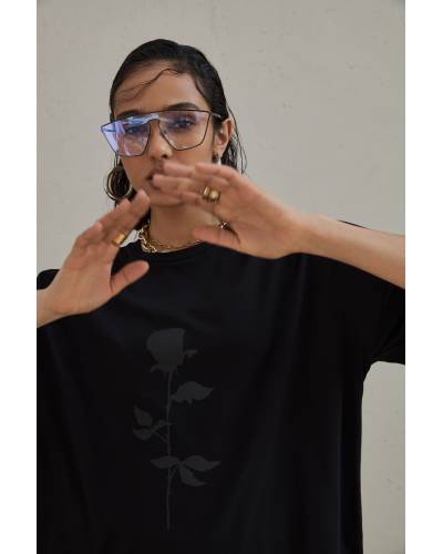 Футболка жіноча Black on black rose