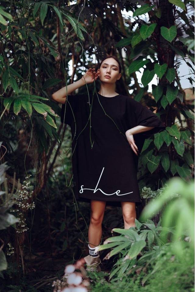 Long black tee shirt clearance dress