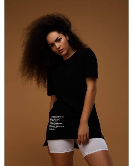 Футболка жіноча з розрізами і бічним принтом чорна