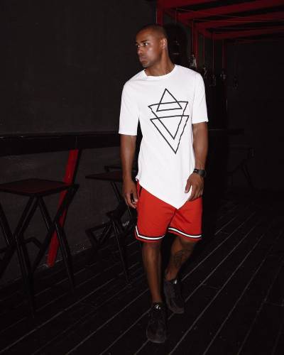 Футболка мужская с принтом и острым низом белая