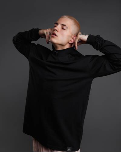 Лонгслив со стойкой вышивка КРЕСТ черный