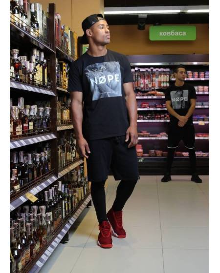 Футболка чоловіча з принтом Girls чорна