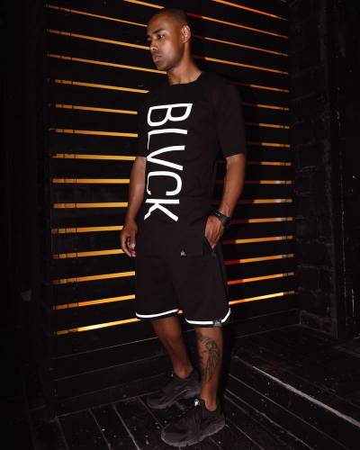 Футболка мужская с вертикальным принтом BLVCK LIMIT черная