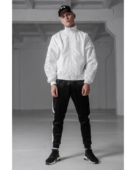 Ветровка мужская с принтом на рукавах белая