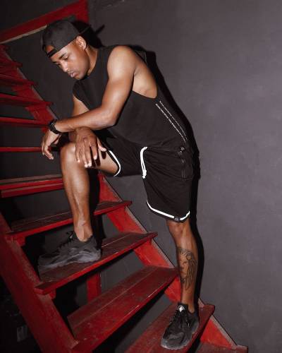 Чоловіча Безрукавка Retro з боковим принтом чорна