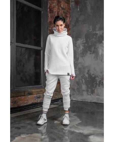 Longsleve woman clamp on the white fleece