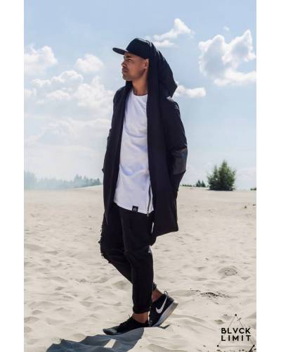 Мантия со вставками из экокожи на рукавах черная