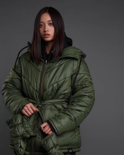 Пуховик с варежками зеленый