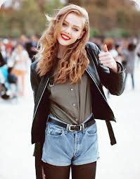 Яркая скромность